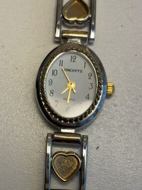 Concepts Women’s Oval Heart Watch Gold & Silver Tone – Not Working